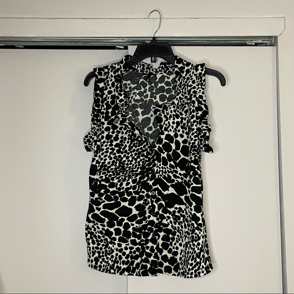 Who What Wear - Animal Print Sleeveless Shirt